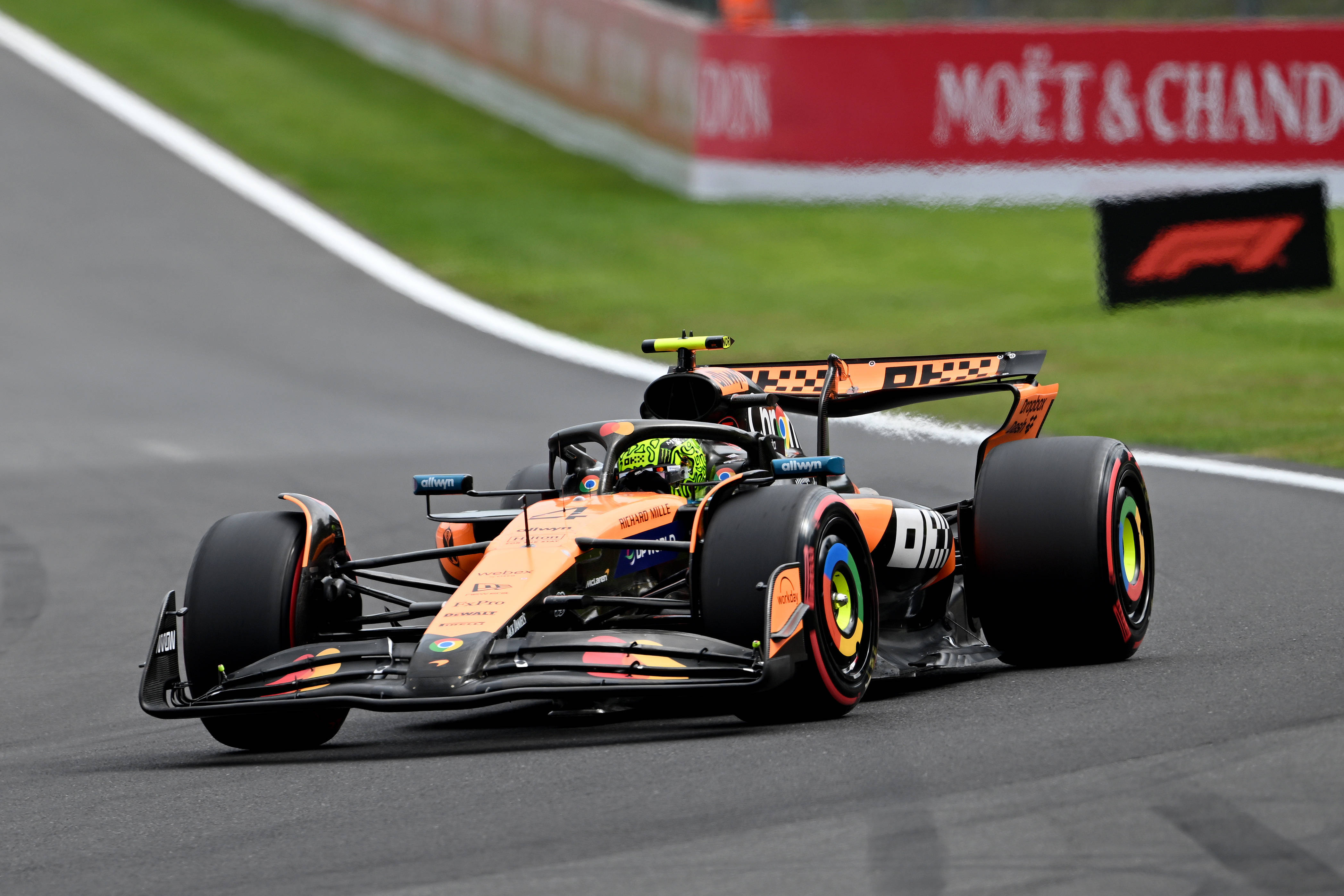 迈凯伦绝杀红牛车队，维斯塔潘刷新纪录