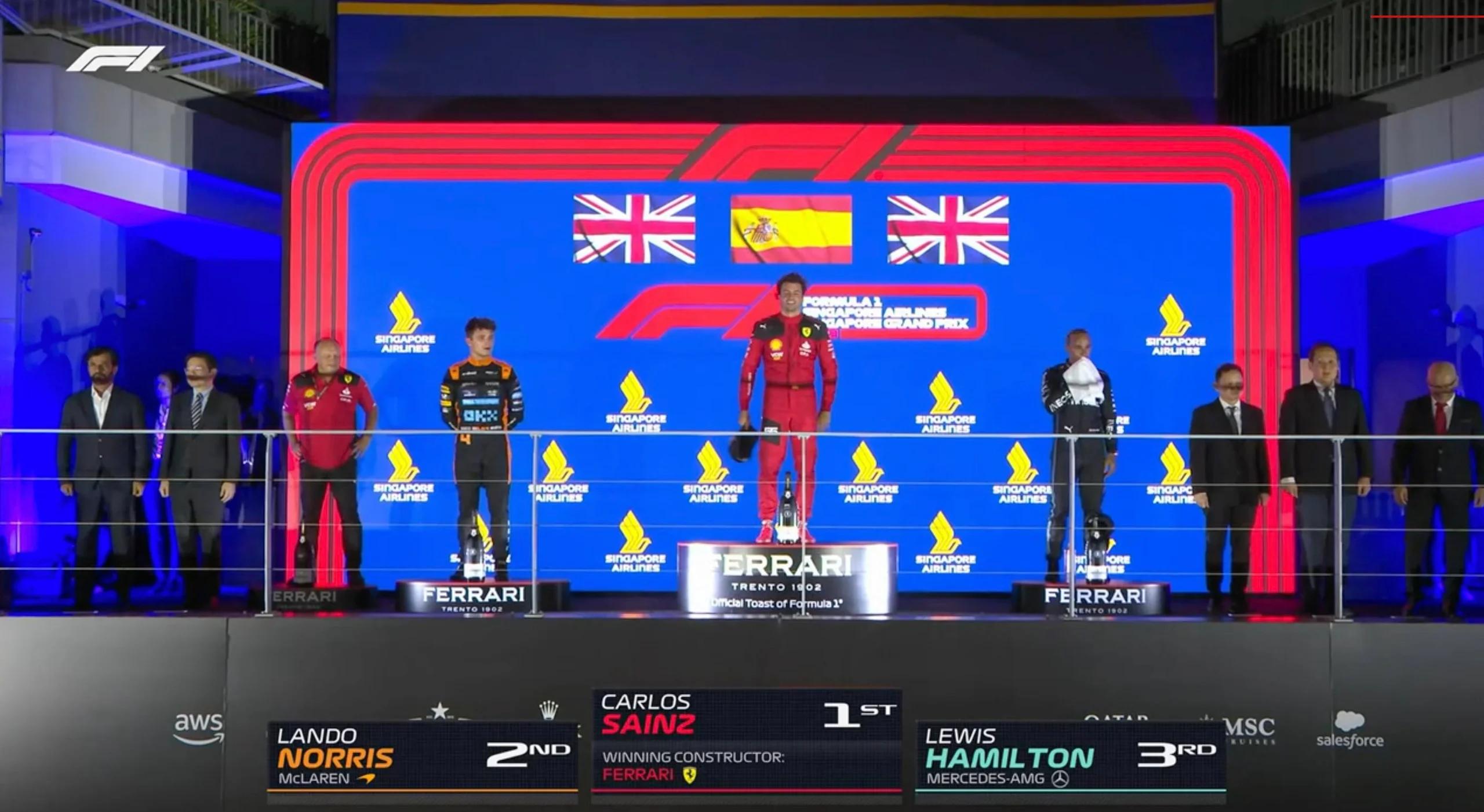 梅赛德斯碾压迈凯伦，汉密尔顿带队取胜