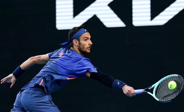 西班牙网球队强势意大利网球队，克耶高斯关键制胜