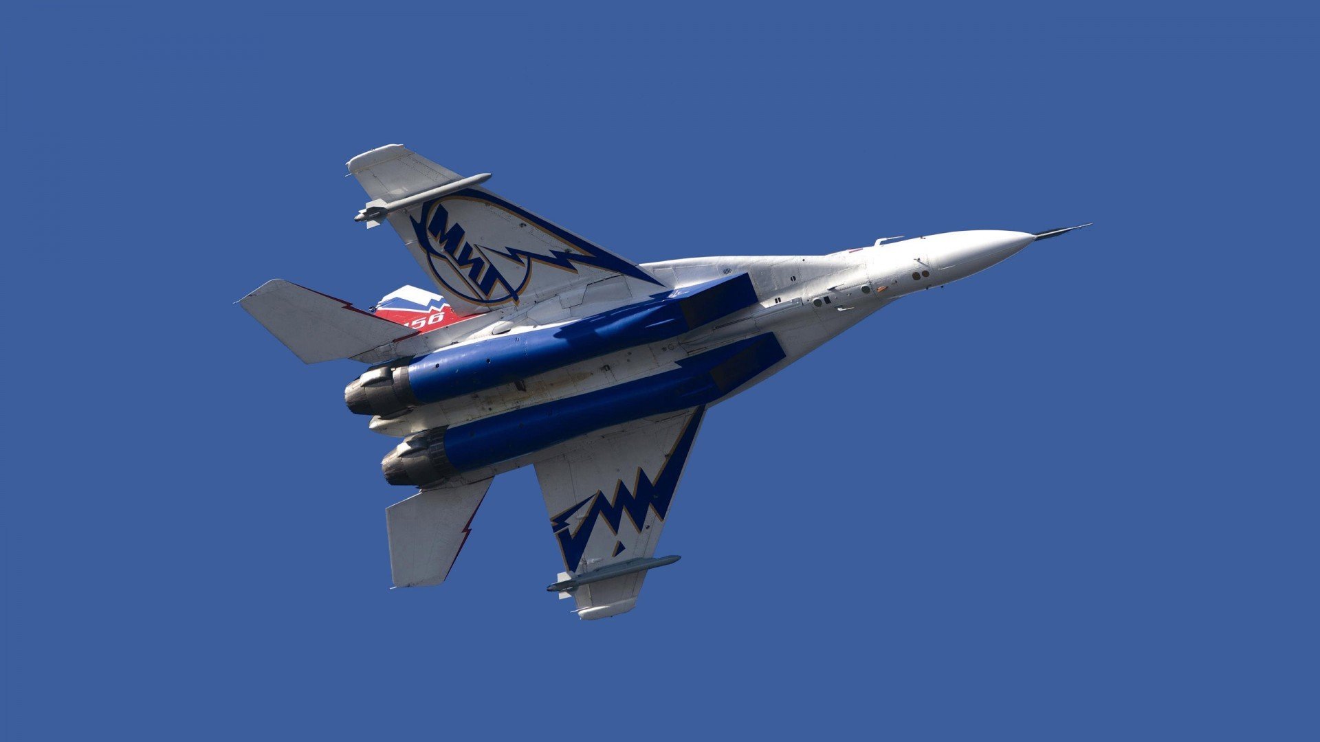 德罗赞的孤星时刻,当芝加哥的坚韧照亮菲尼克斯的夜空