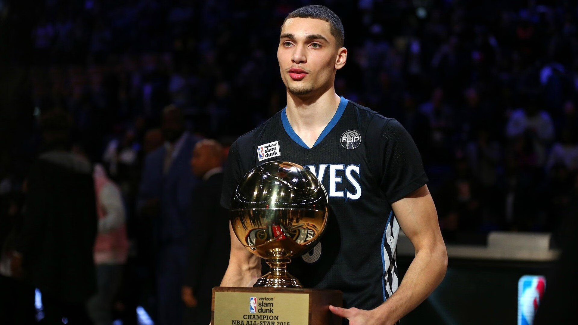 赛道主宰者，富安健洋如何以防守艺术定义F1街道赛之夜